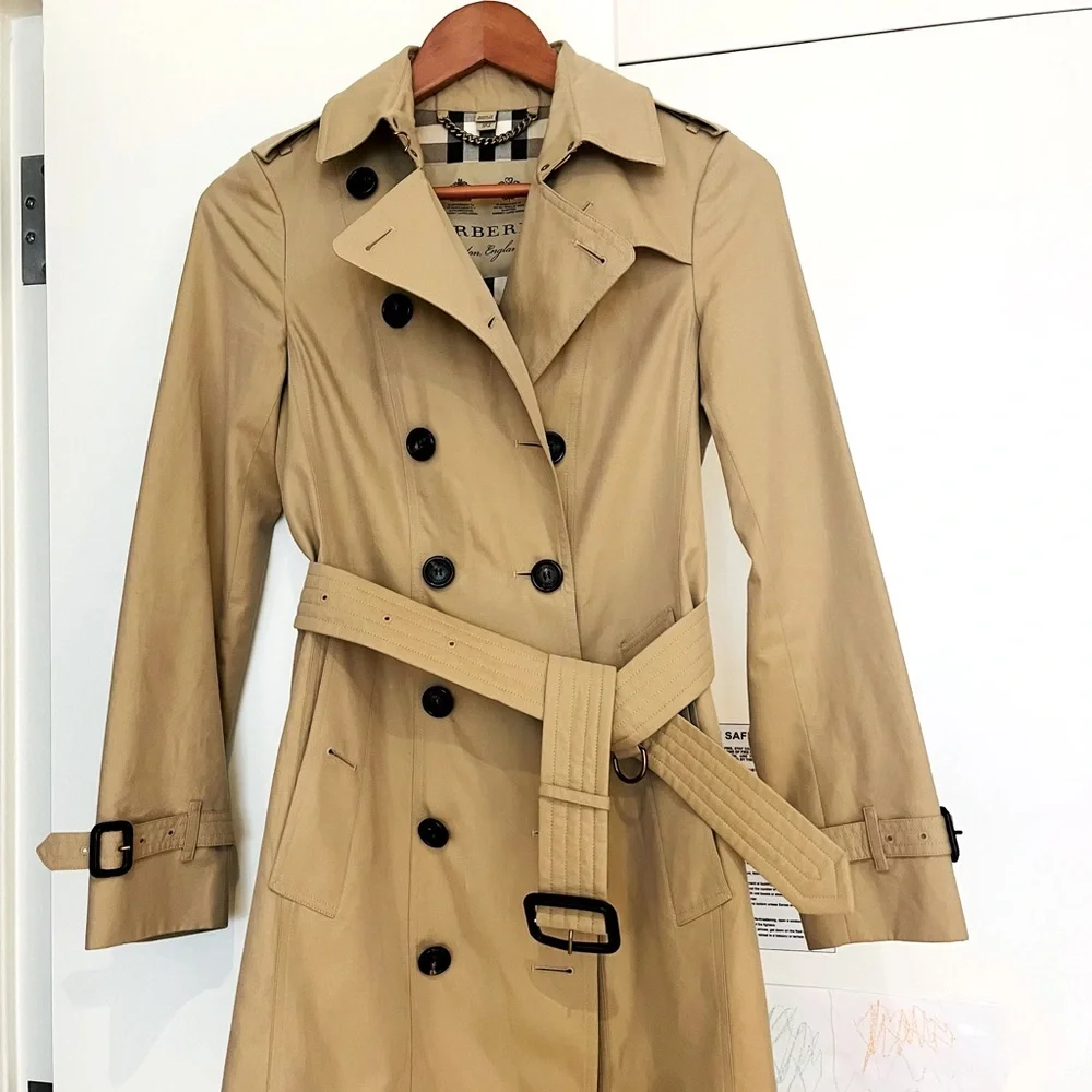 Burberry mid-length Sandrigham trench size UK4/US2- like new! Worn maybe 5x. - Picture 4 of 4